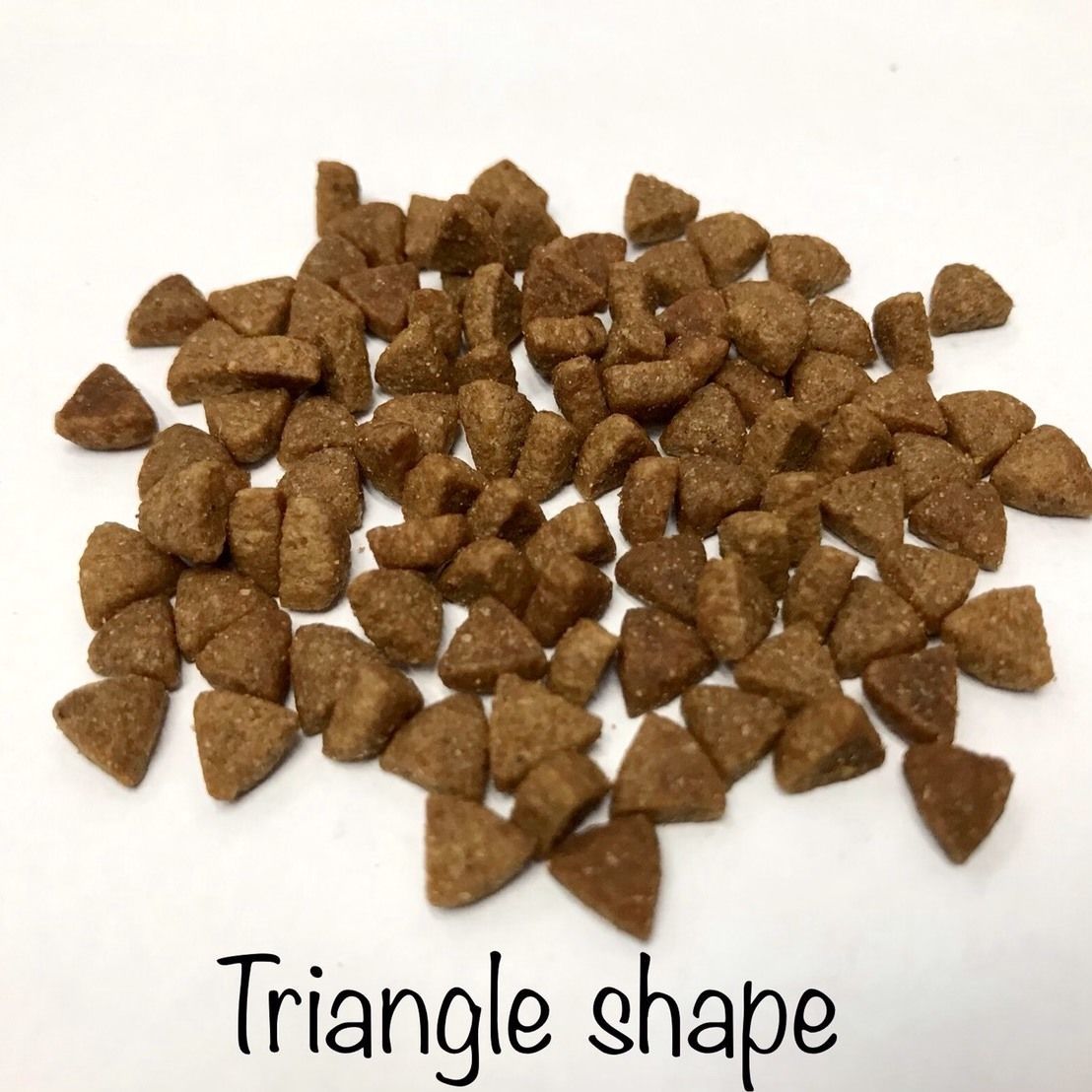 dog food Puppy and small dog breeds Weight : 500 g , 1 kg , 3.5 kg , 20 kg Guaranteed analysis ; Protein 26% Fat 7% Fiber 5% Moisture 10% All our product is made with high quality ingredients and prod
